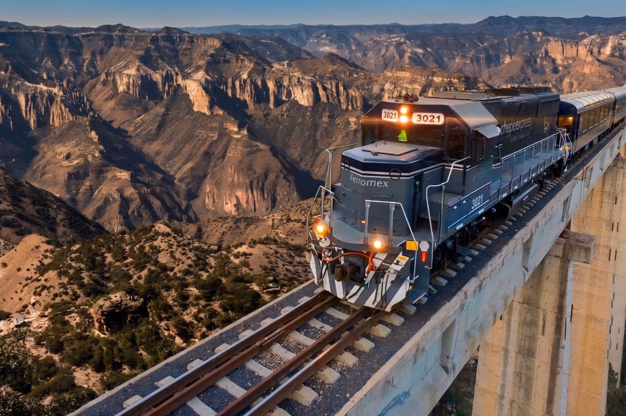 Estación del Chepe Express en la ruta de Barrancas del Cobre
